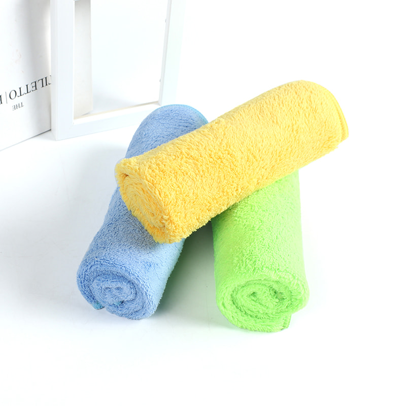 كيف تعمل منشفة تنظيف الحمام من حيث امتصاص الرائحة والتحكم فيها؟